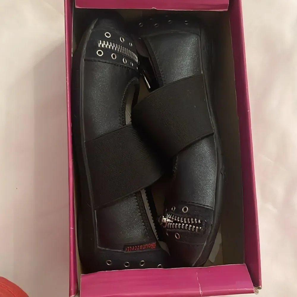 BOUTACCELLI CLASSICS black zippered front, stud design w/studs also on back heel